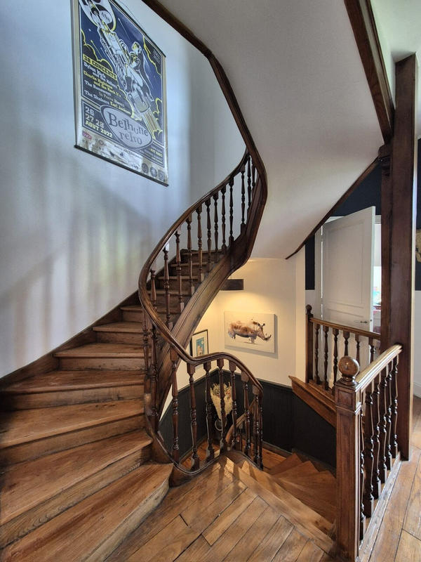 Maison - 244 m² - 9 pièces