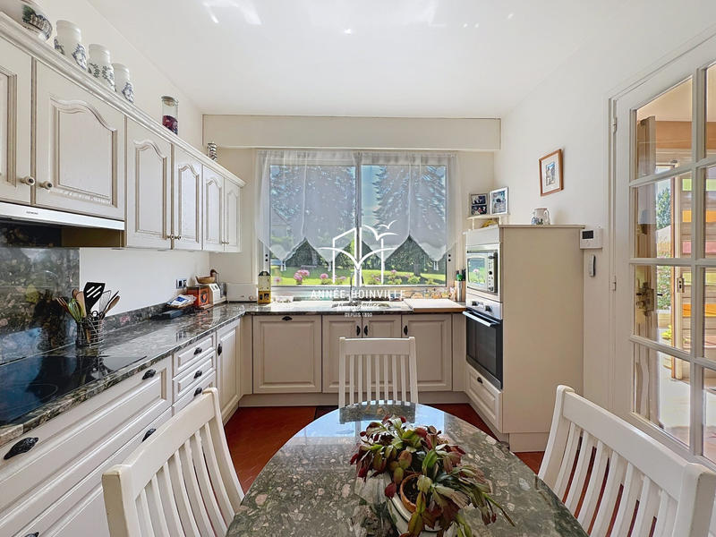 Villa - 266 m² - 8 pièces