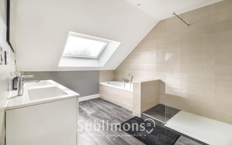 Maison - 250 m² - 8 pièces