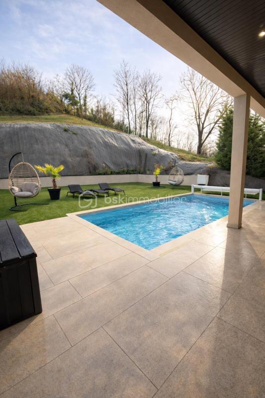 Maison - 243 m² - 7 pièces