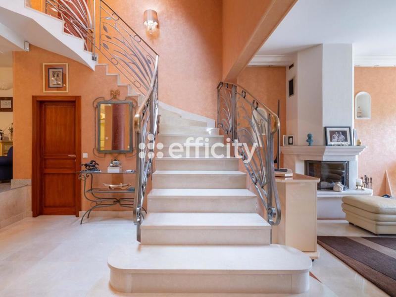 Pavillon - 327 m² - 6 pièces