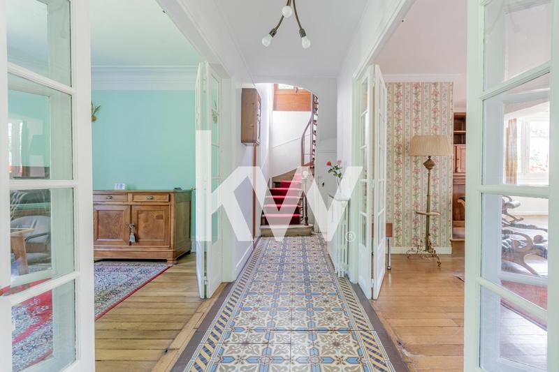 Maison - 256 m² - 9 pièces