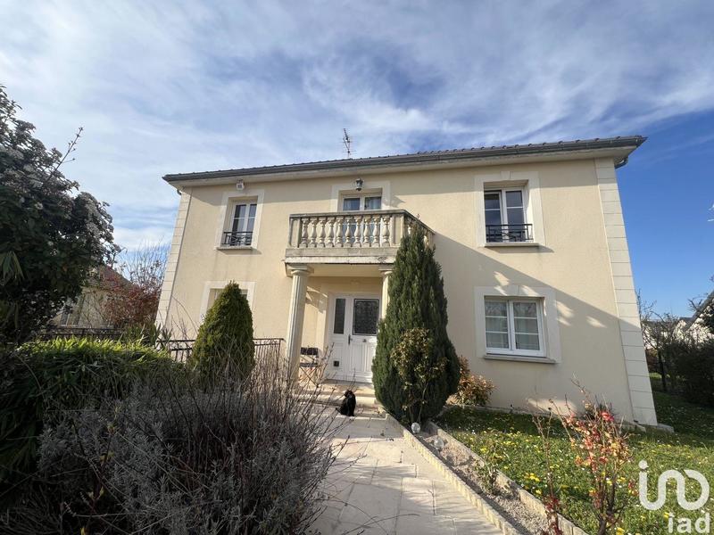 Maison - 230 m² - 9 pièces