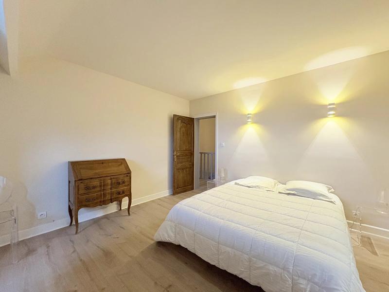 Maison - 278 m² - 9 pièces