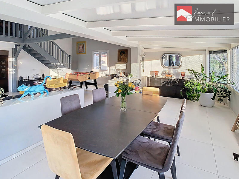 Maison - 201 m² - 6 pièces