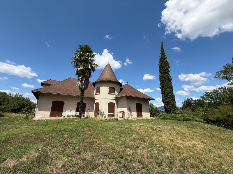 Maison - 220 m² - 7 pièces