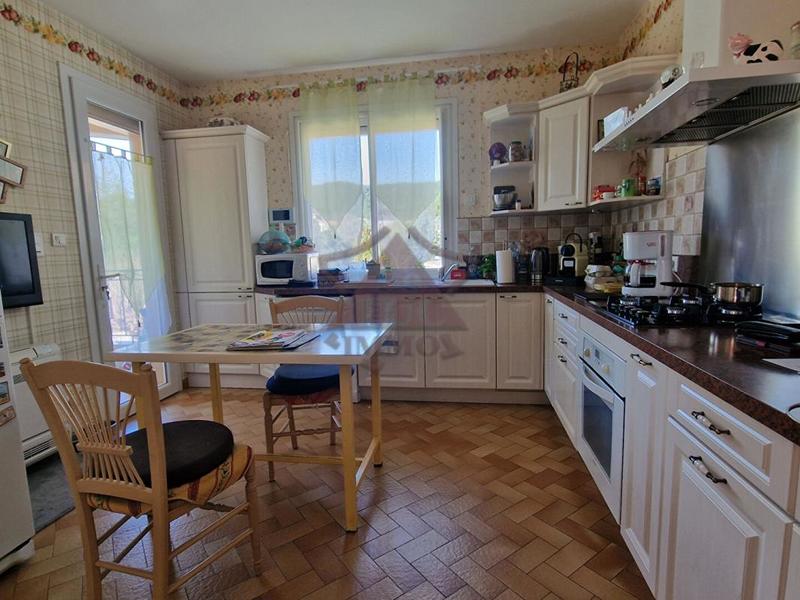 Maison - 240 m² - 9 pièces