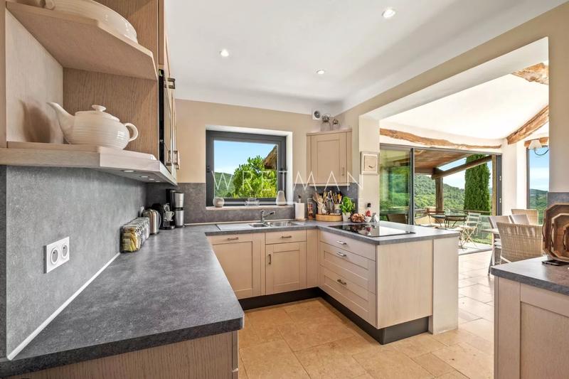 Villa - 192 m² - 9 pièces