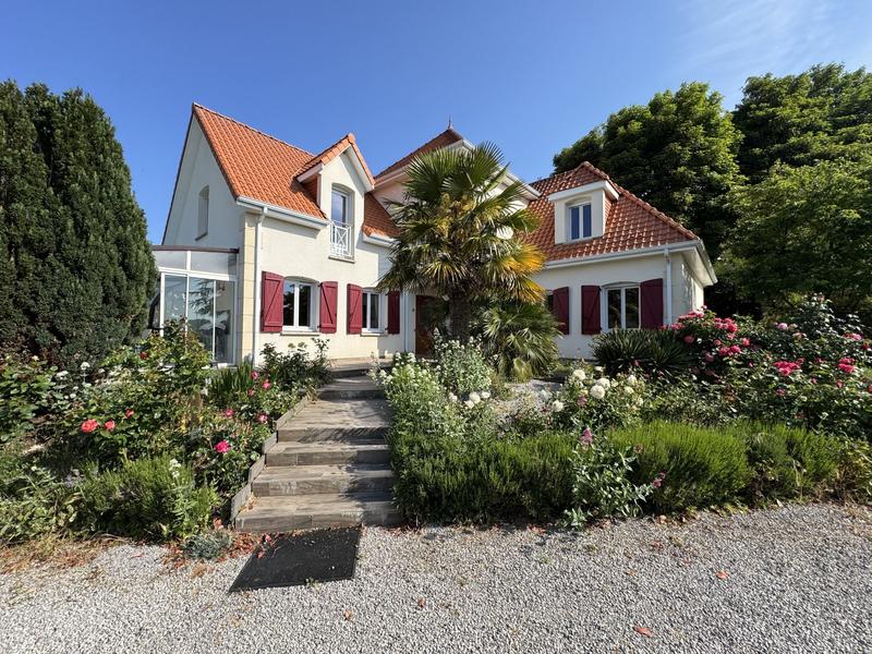 Maison traditionnelle - 214 m² - 7 pièces