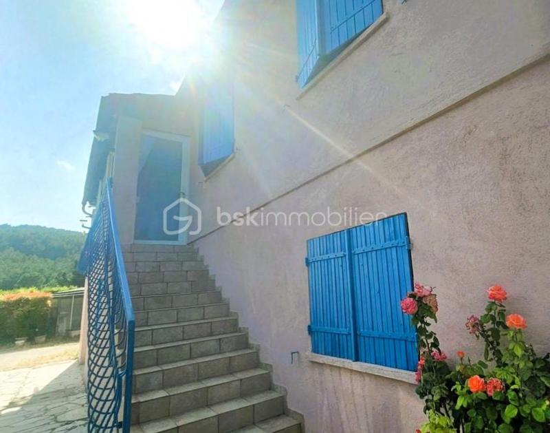 Maison traditionnelle - 140 m² - 6 pièces