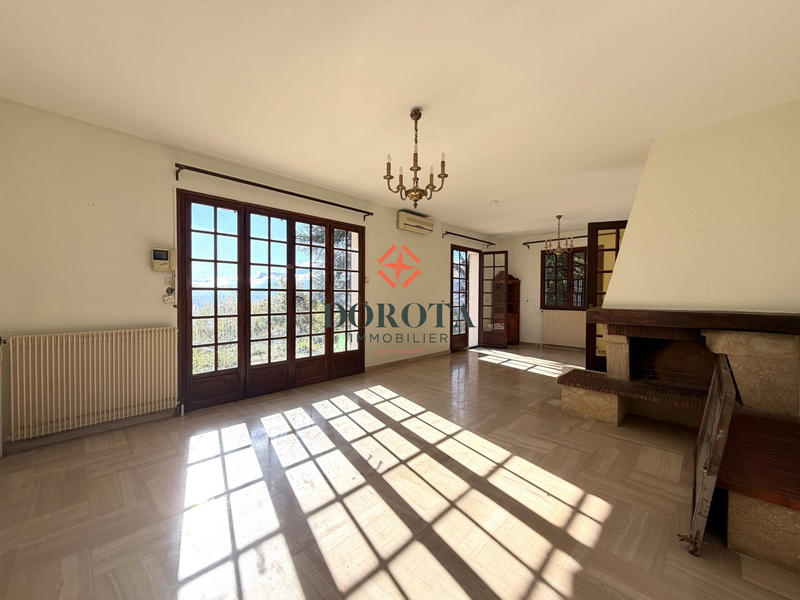 Maison - 182 m² - 9 pièces