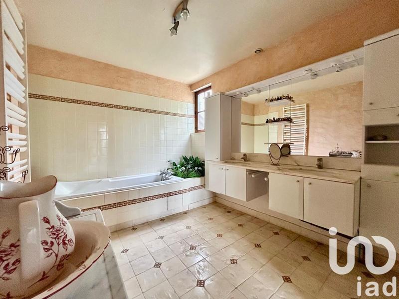 Maison - 360 m² - 10 pièces