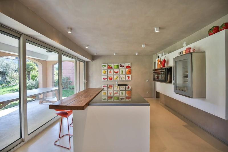 Maison - 240 m² - 8 pièces