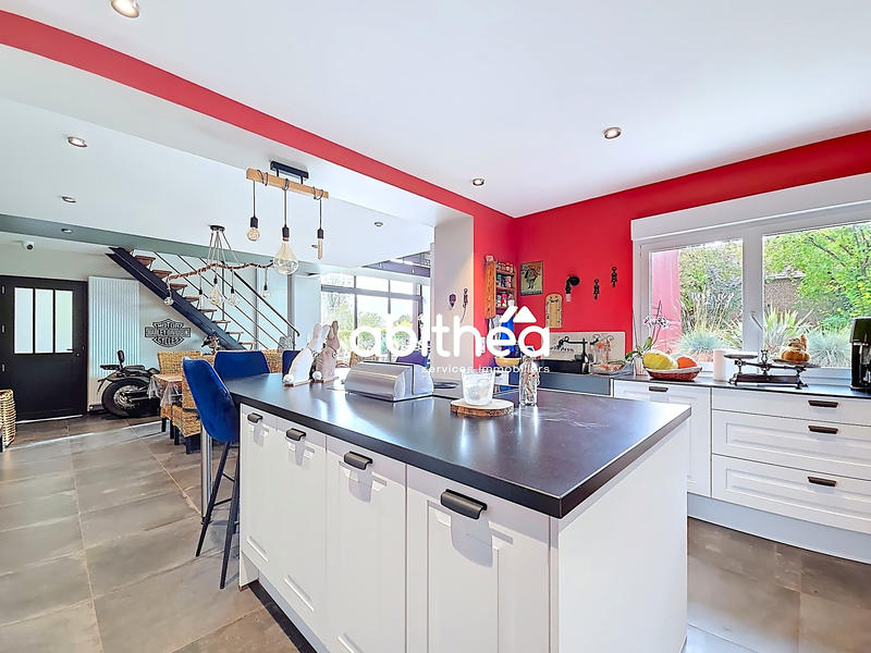 Maison - 270 m² - 9 pièces