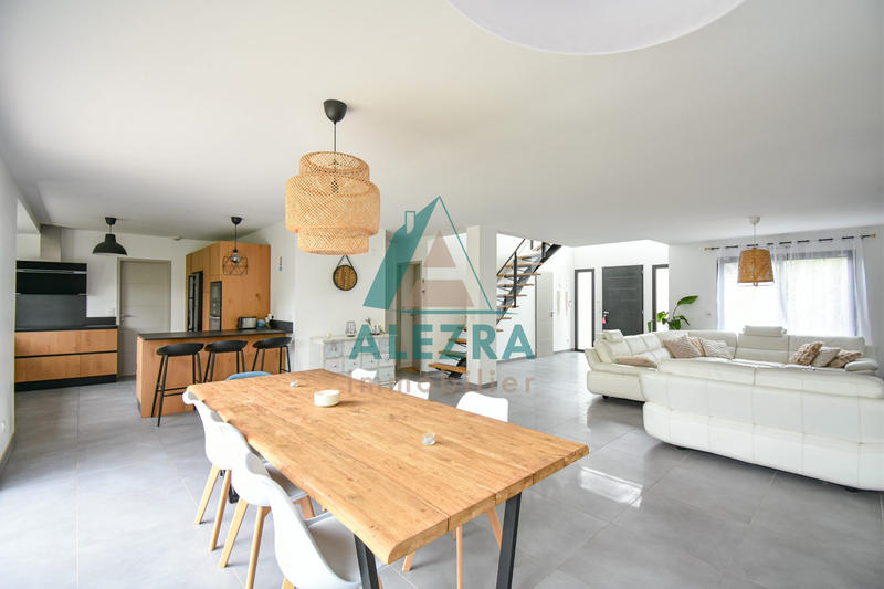 Maison - 181 m² - 7 pièces