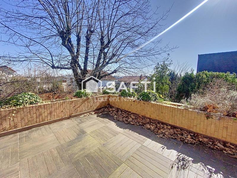 Maison - 260 m² - 8 pièces