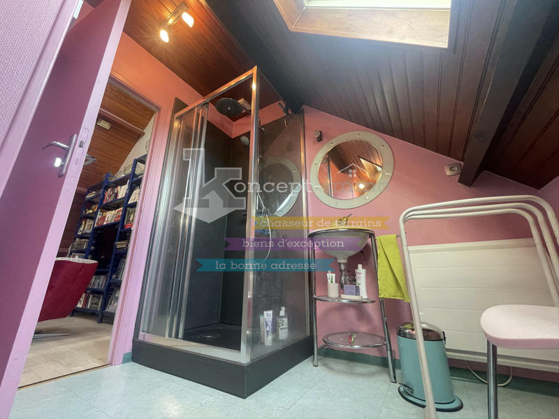 Pavillon - 211 m² - 9 pièces