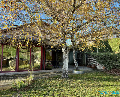 Maison - 232 m² - 9 pièces