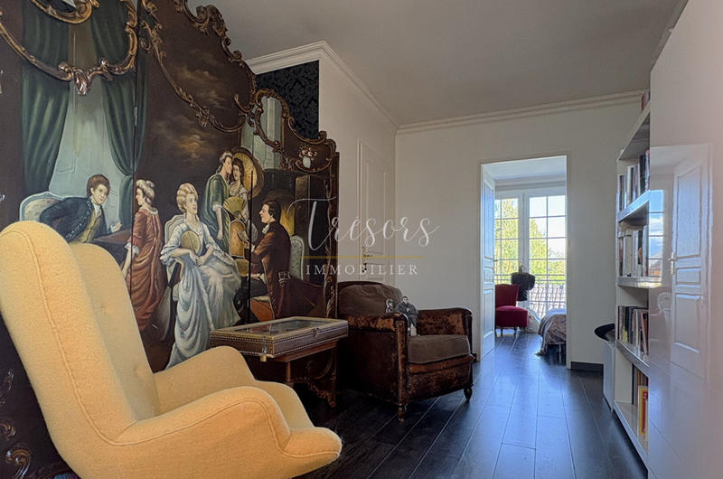 Maison - 269 m² - 8 pièces