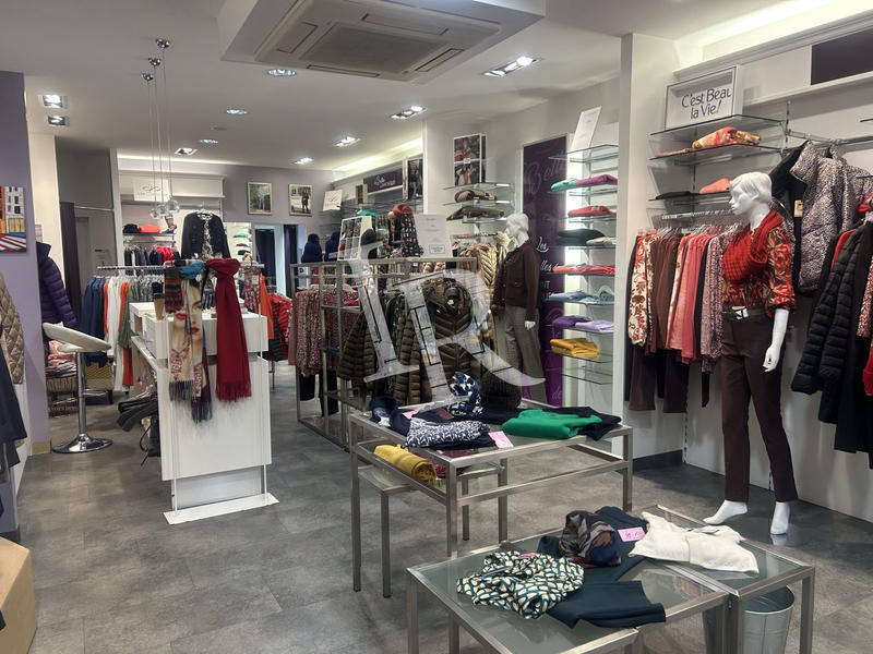 Local commercial - 102 m²