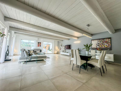 Maison - 228 m² - 7 pièces