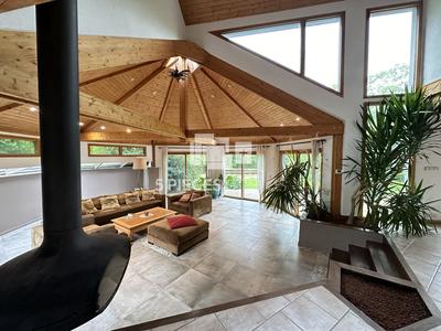 Maison - 250 m² - 10 pièces