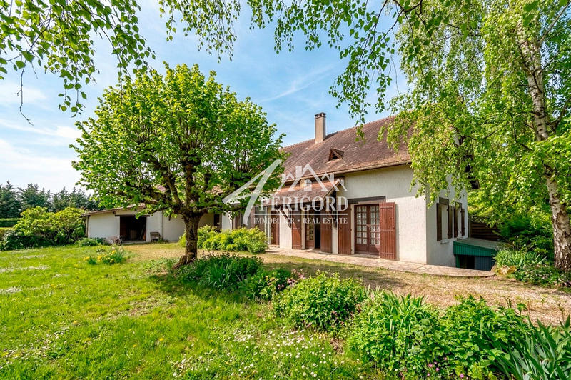 Maison traditionnelle - 200 m² - 8 pièces