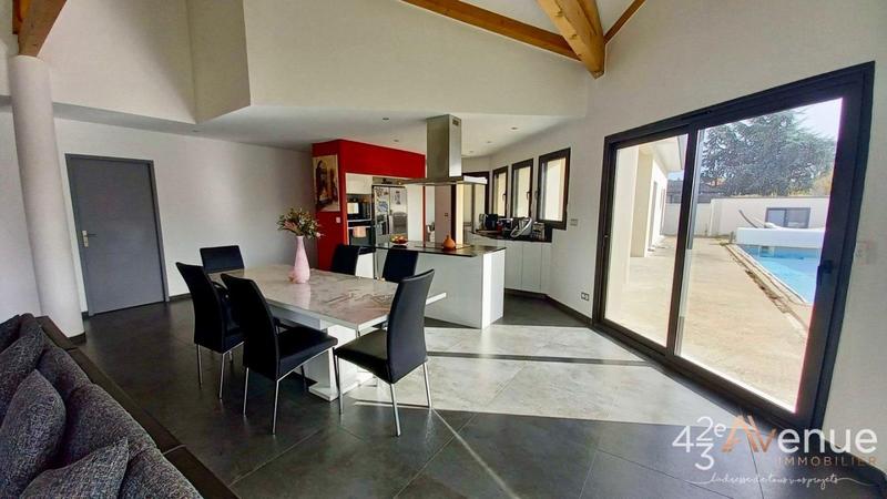 Maison - 208 m² - 7 pièces