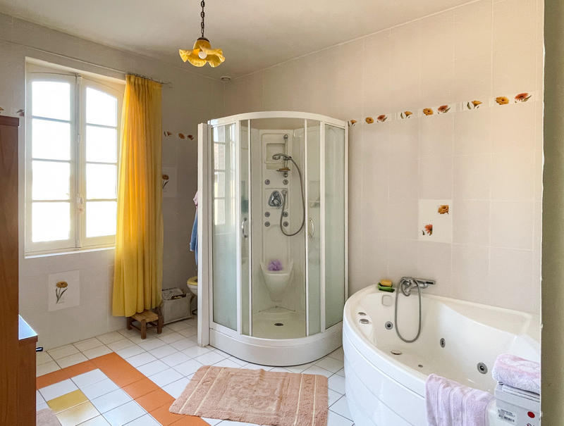 Maison - 585 m² - 10 pièces