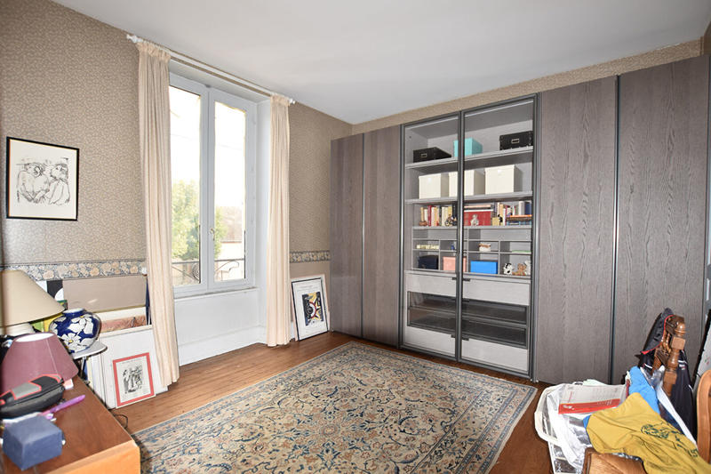 Maison - 220 m² - 11 pièces