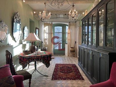 Maison - 285 m² - 9 pièces