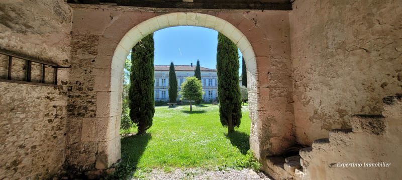 Propriété - 455 m² - 15 pièces