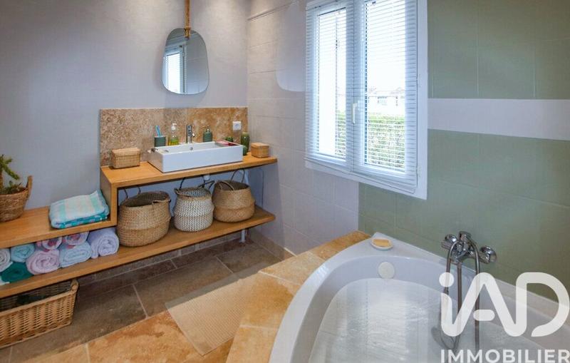 Maison - 208 m² - 7 pièces