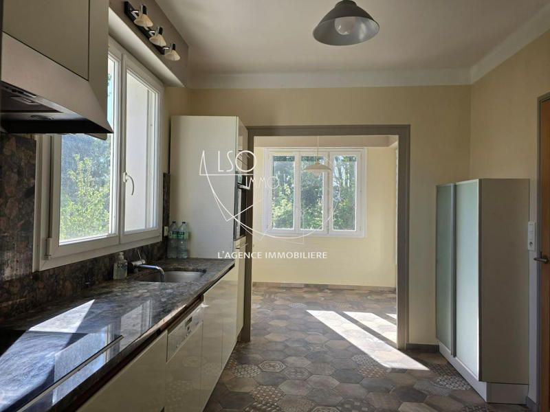 Maison traditionnelle - 185 m² - 6 pièces