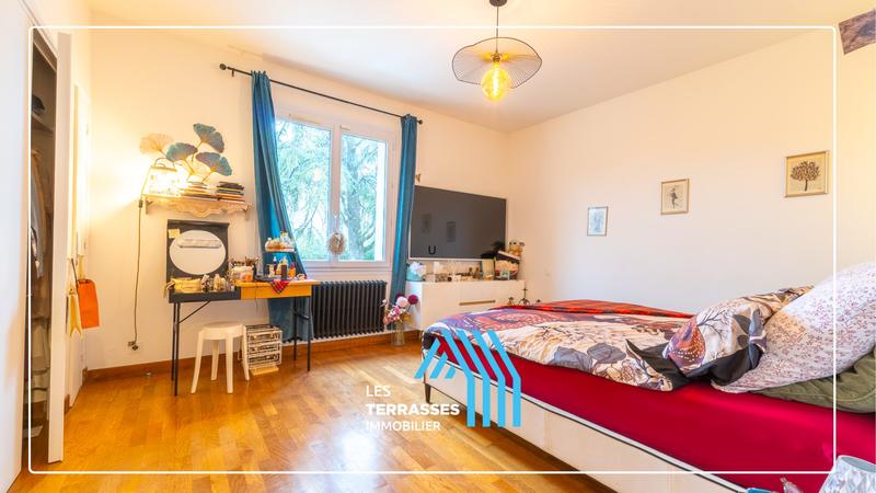 Maison - 280 m² - 9 pièces