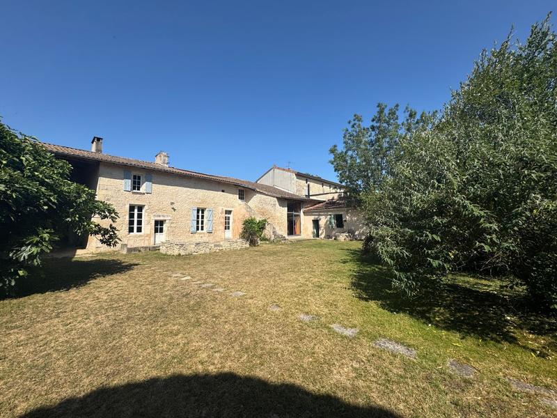 Maison - 256 m² - 6 pièces