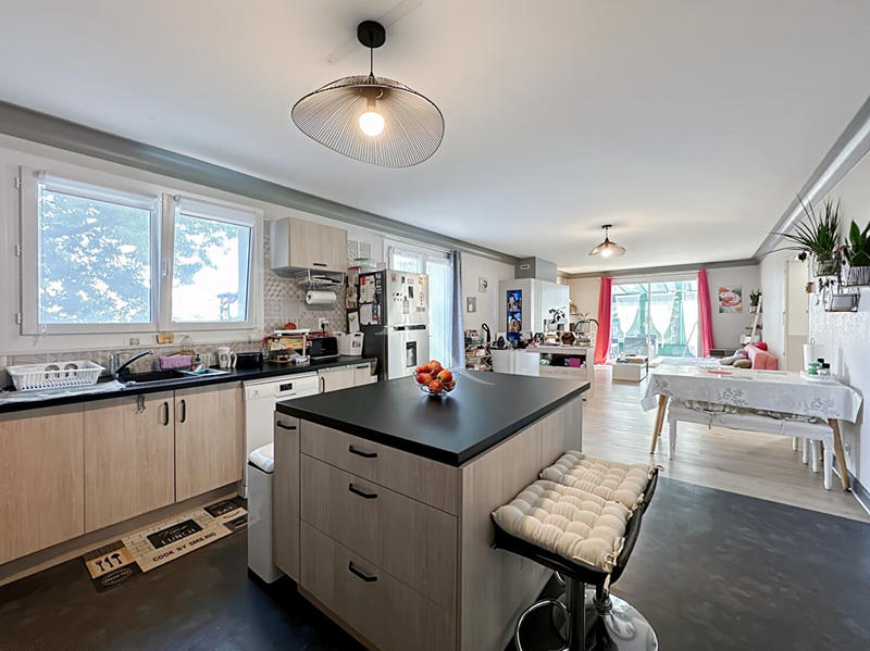 Maison - 223 m² - 7 pièces