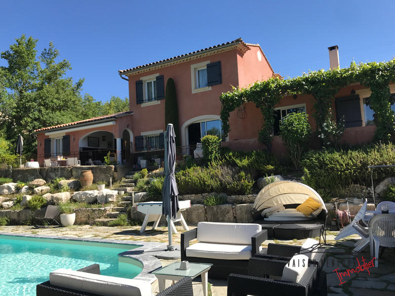 Maison - 185 m² - 7 pièces