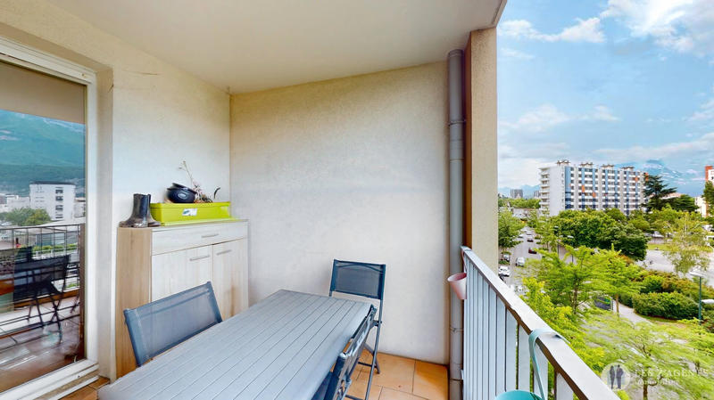 Appartement - 96 m² - 5 pièces