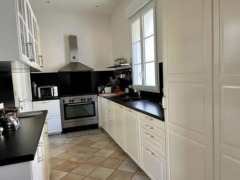 Demeure - 274 m² - 11 pièces