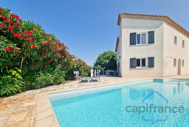 Maison - 272 m² - 10 pièces