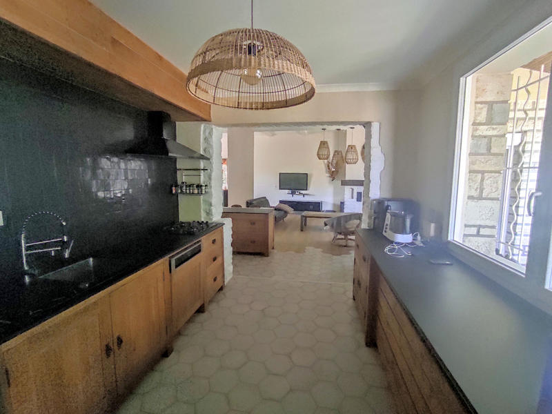 Maison - 270 m² - 11 pièces