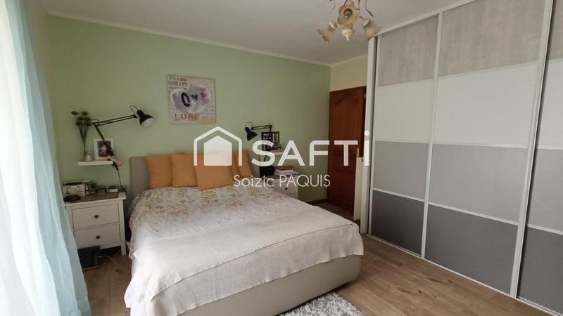 Maison - 240 m² - 8 pièces