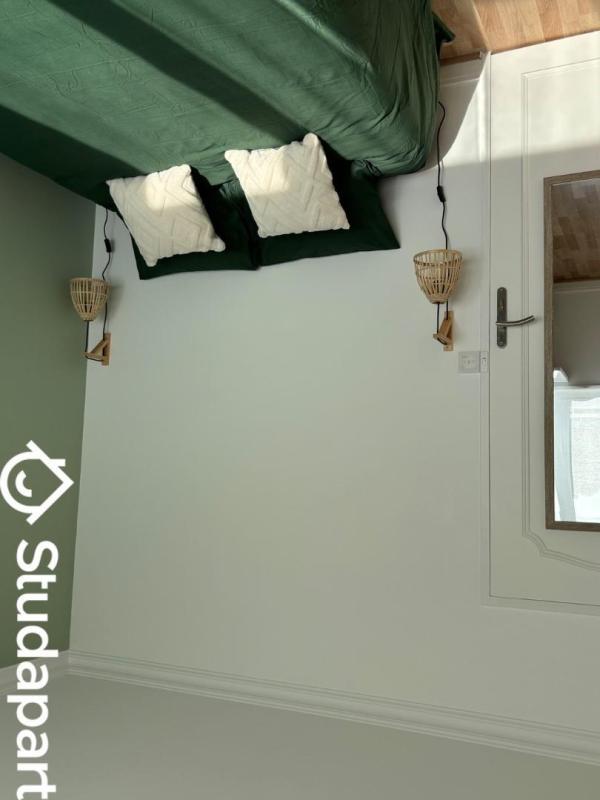 Chambre - 12 m² - 1 pièce