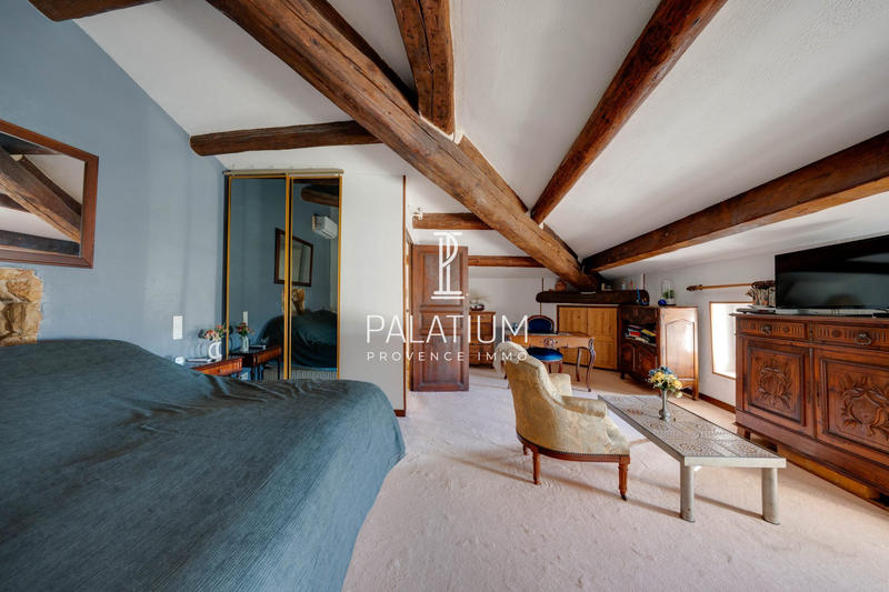 Maison - 284 m² - 12 pièces