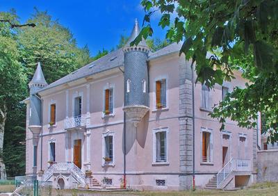 Propriété - 648 m² - 16 pièces