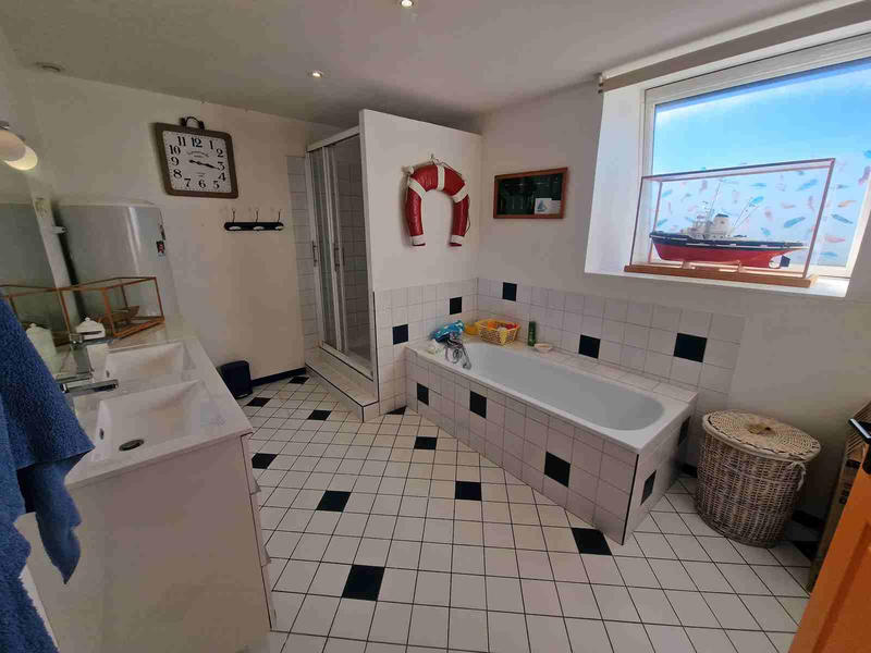 Maison - 331 m² - 10 pièces