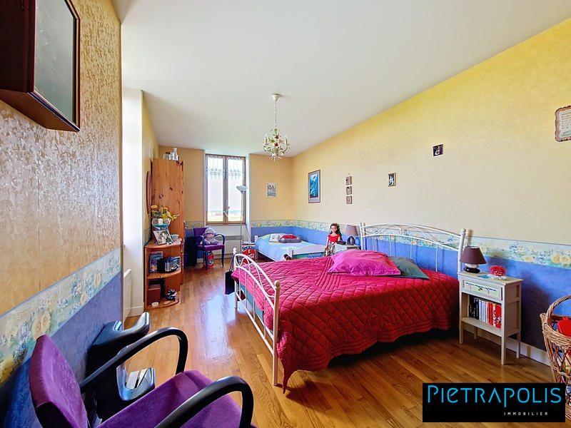 Maison - 204 m² - 6 pièces