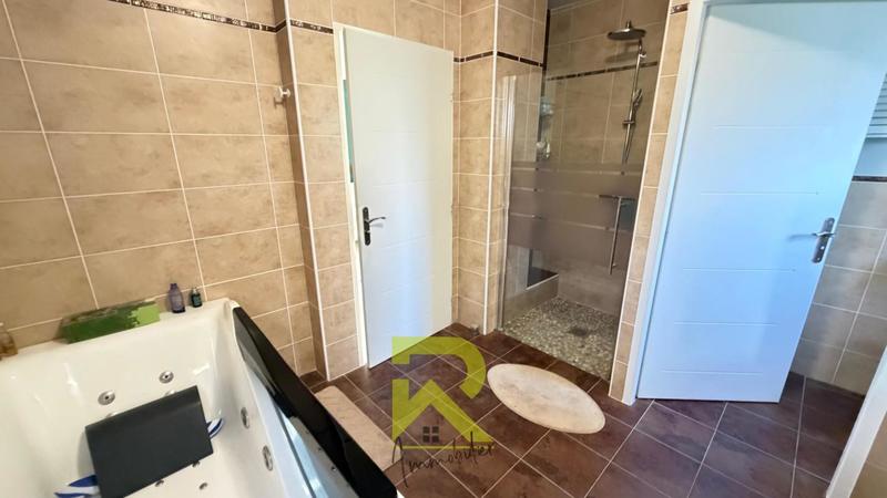 Villa - 220 m² - 7 pièces