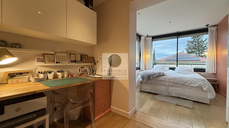 Maison - 280 m² - 10 pièces